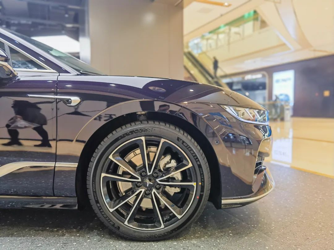 到店实拍岚图追光PHEV 详解其多个“同级唯一”的智能闪光点